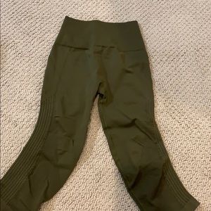 Army green Lulu lemon crops